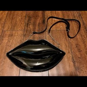 🌼🌺🌸=4/$35 Aldo black patent leather lips purse